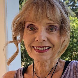 Meet your Posher, Suzanne